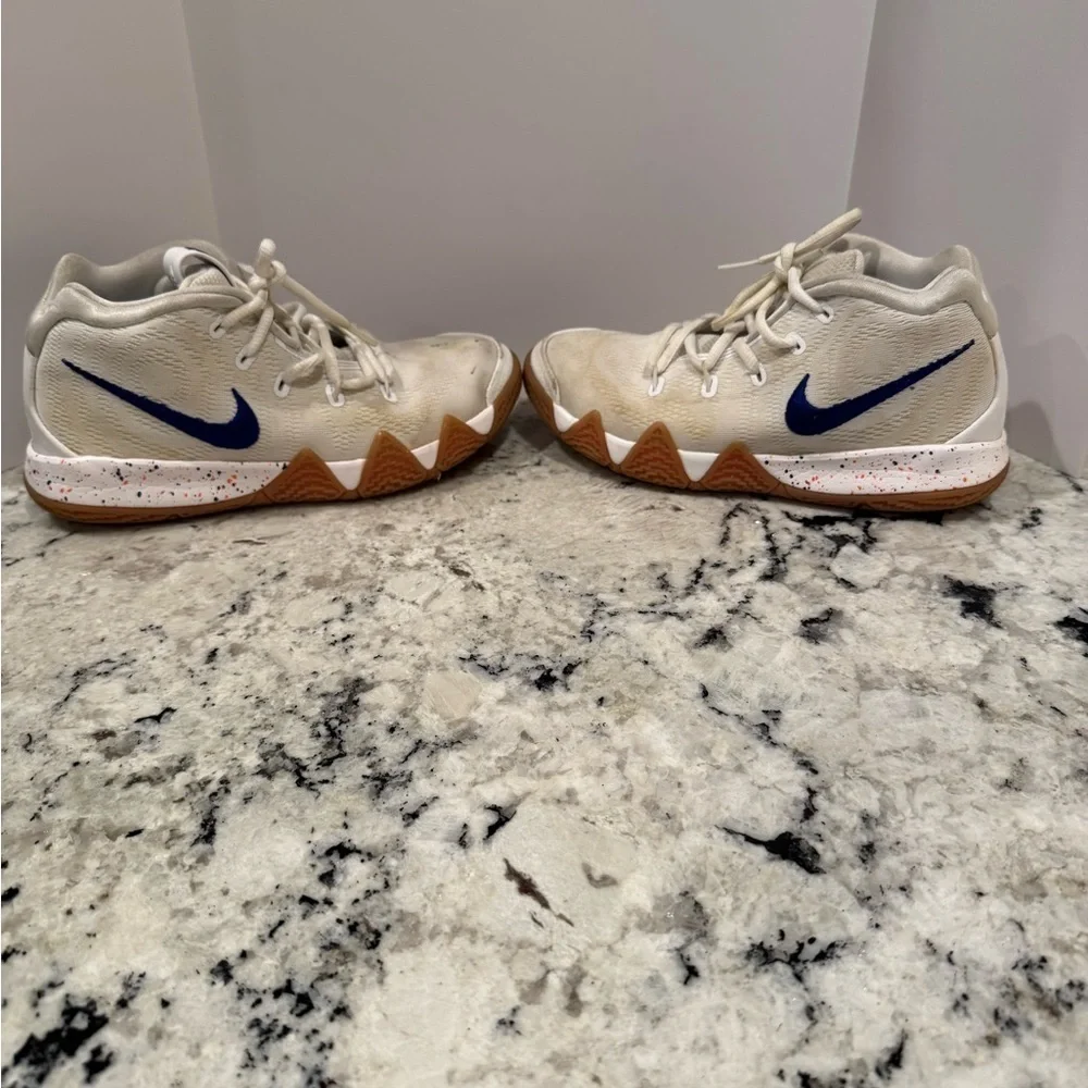 Nike Kids' Youth Kyrie 4 Basketball Shoes, Size: 3